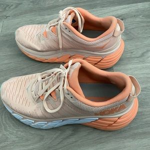 Hoka One One Gaviota 3 in Coral (size 9.5)